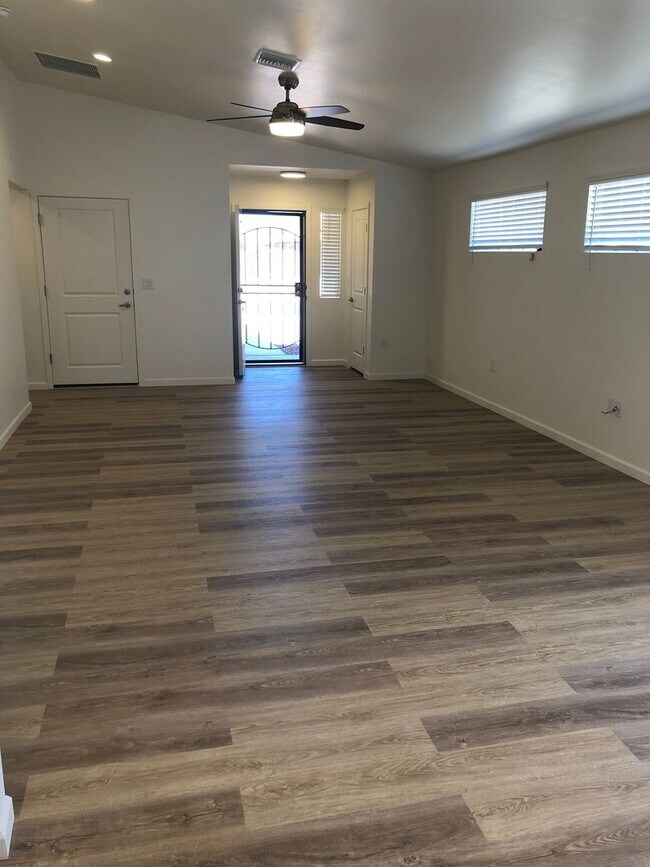 Building Photo - 2389 S Clovis Place-