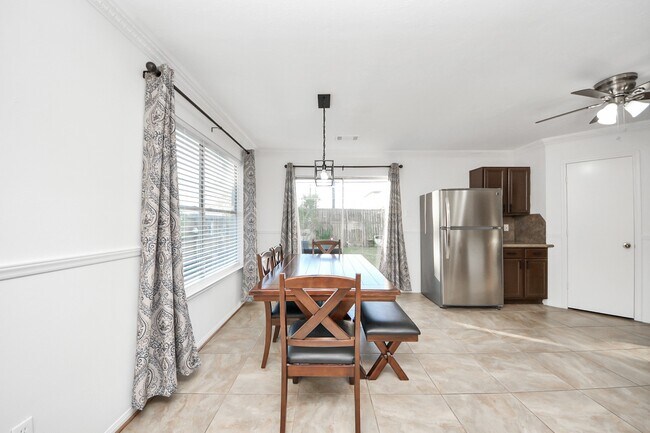 Building Photo - 20403 Blue Juniper Dr