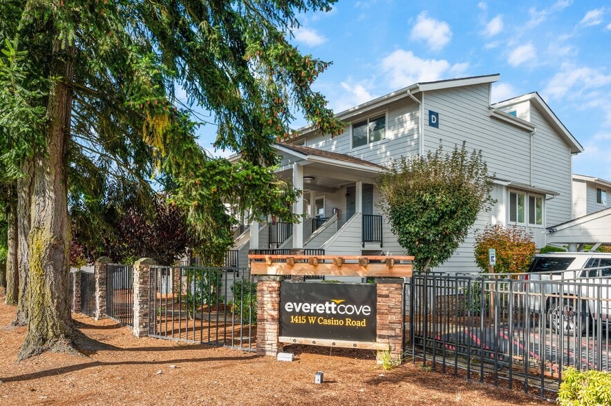 Building Photo - Everett Cove