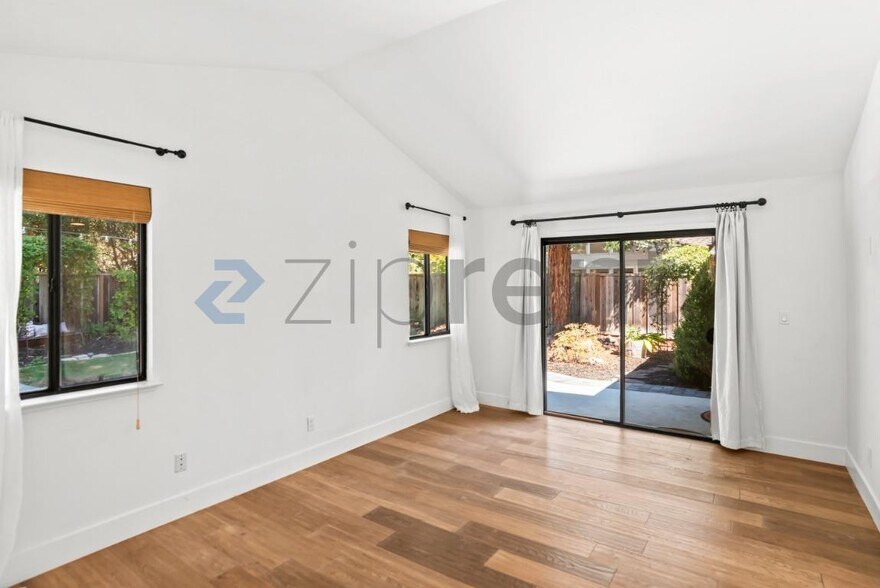 Building Photo - Unit