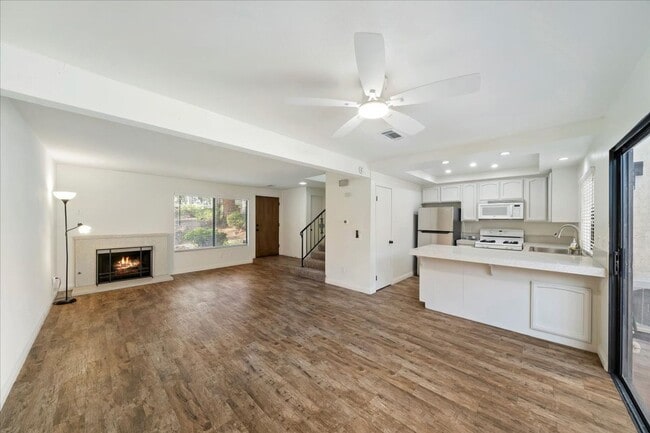 Building Photo - Canyon Crest Beauty***MOVE IN READY***