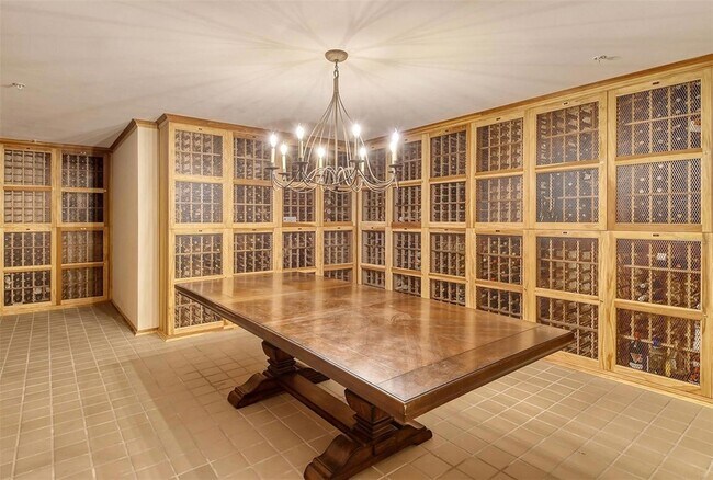 Building Photo - 800 N Tamiami Trl