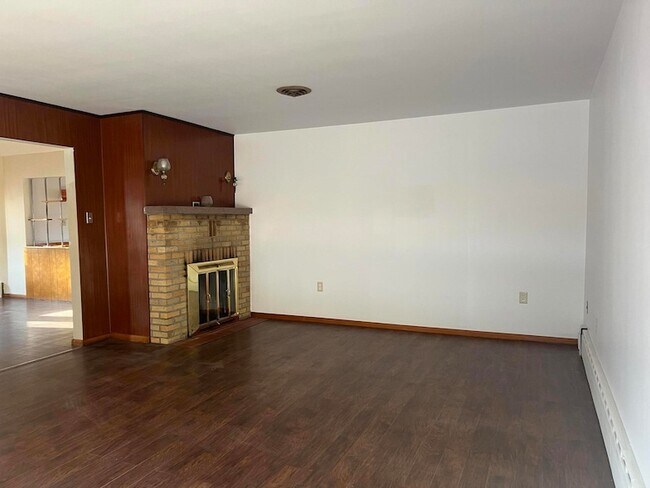 Building Photo - 706 E Catawissa St