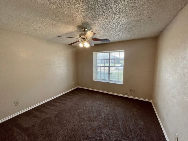 Building Photo - Great Duplex In Glenn Heights