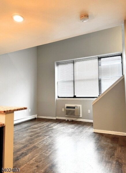 Building Photo - 41 E Cherry St