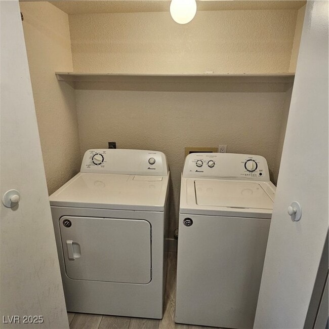 Building Photo - 1404 Oak Rock Dr