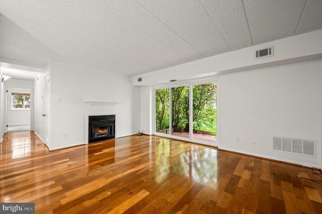Building Photo - 93 Le Forge Ct