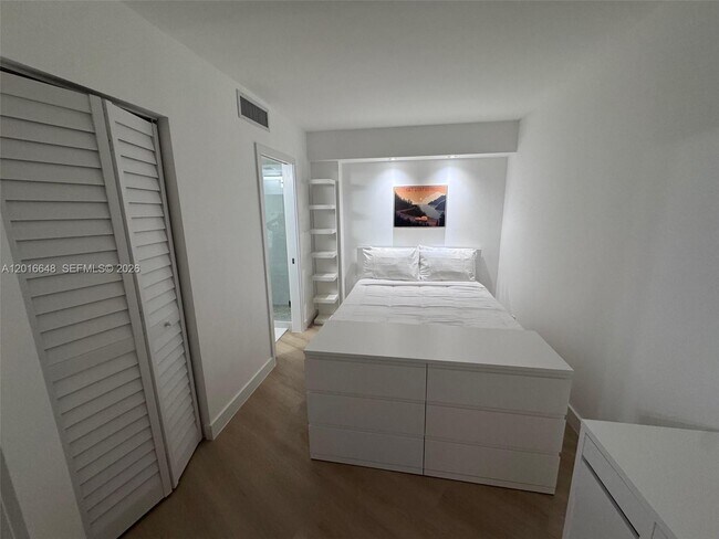 Building Photo - 3800 Galt Ocean Dr