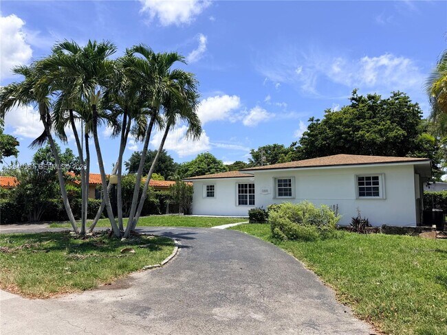 Building Photo - 1525 SW 76th Ct