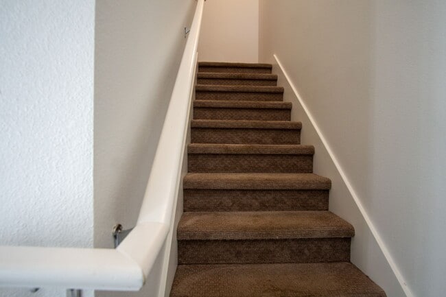 Building Photo - APPS ON US! Modern & Sleek One-Bedroom Tow...