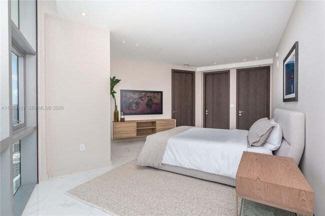 Building Photo - 851 NE 1st Ave