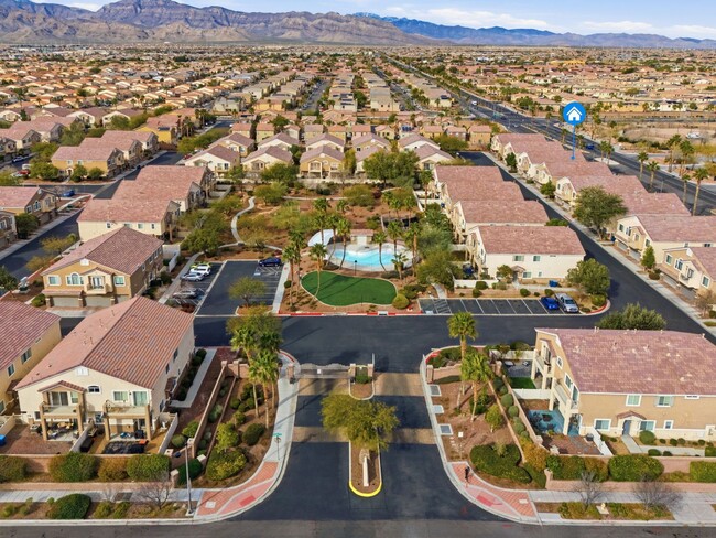 Building Photo - GORGEOUS TWO STORY TOWNHOME IN LAS VEGAS