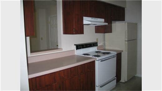 Building Photo - 300 Cross Creek