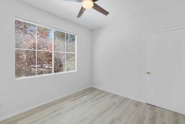 Building Photo - *VERY NICE CONDO IN GATED COMMUNITY !
