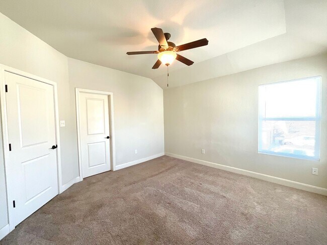 Building Photo - 3BR / 2.5BA Home | Fenced Backyard, Garage & Stainless Appliances!