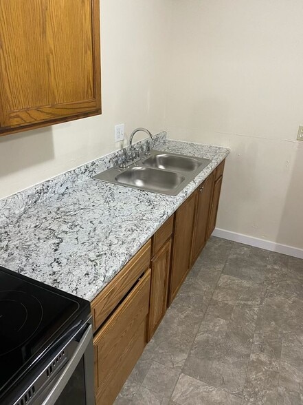 Building Photo - 648 Palisades Dr