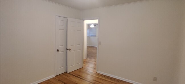 Building Photo - 1350 N Kings Dr