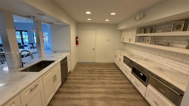 Building Photo - 3800 Galt Ocean Dr