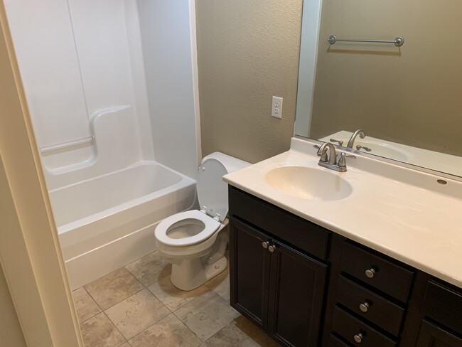 Bathroom - 1948 Glenbridge Rd