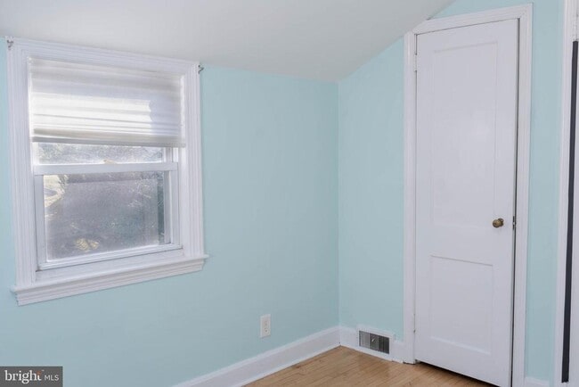 Building Photo - 209 Elm Ave