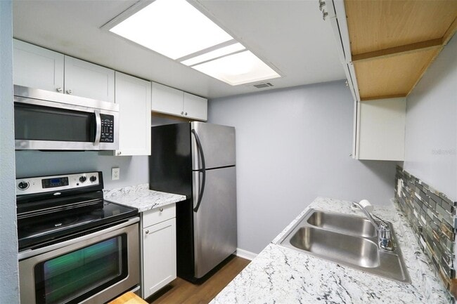 Building Photo - 1810 E 143rd Ave