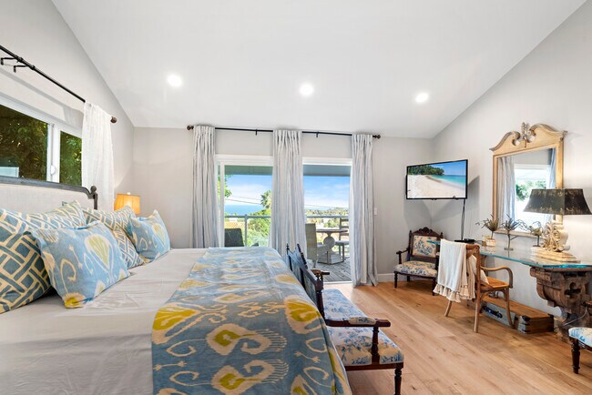 Building Photo - 6363 ZUMIREZ Dr