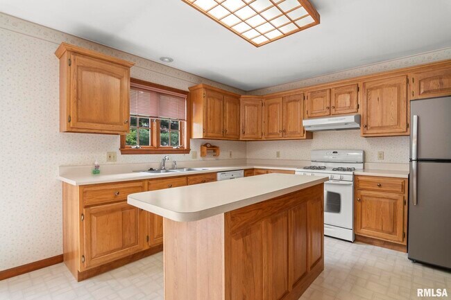 Building Photo - 1616 Hunter Ridge Dr