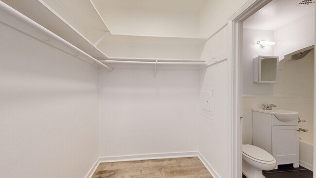 Building Photo - 13 Hermann St