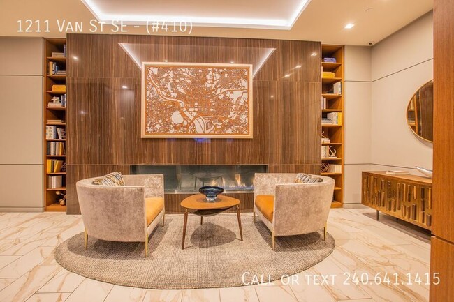 Building Photo - 1211 Van St SE