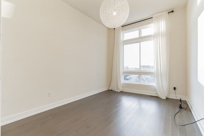 Building Photo - Stunning Carriage Home in the King of Prussia Town Center