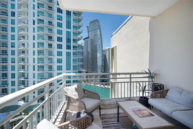 Building Photo - 888 Brickell Key Dr