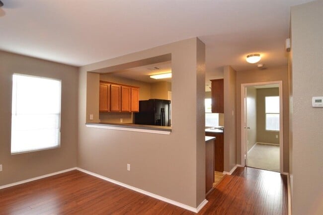 Building Photo - 806 Municipal Dr