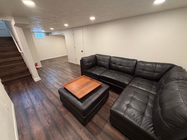 Building Photo - Home For Rent in Central Sioux Falls