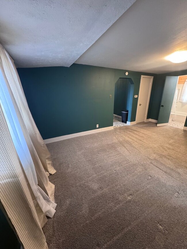 Building Photo - Updated South End 3 Bedroom