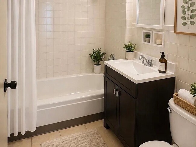 Building Photo - Beautiful 4-Bedroom Unit in St. Paul - Available Now!