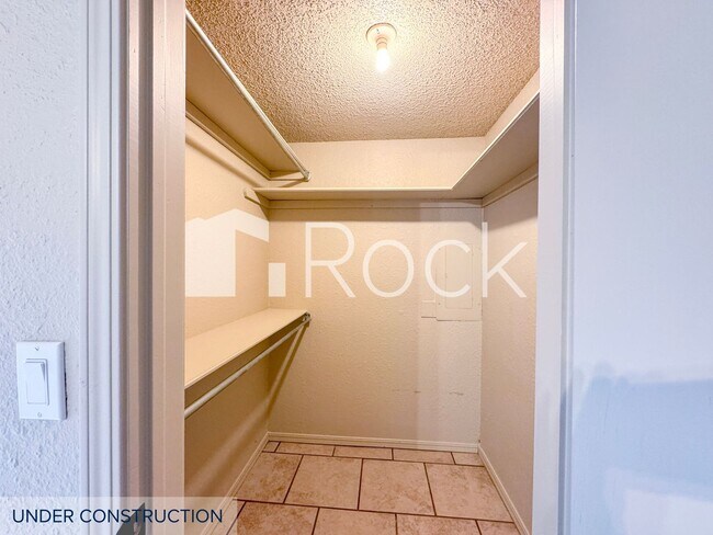Building Photo - 7024-26 Woodlake Duplex