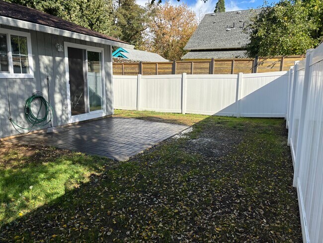 Building Photo - 6618 N Albina Ave