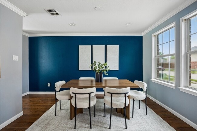 Building Photo - 320 S Mesa Verde Way