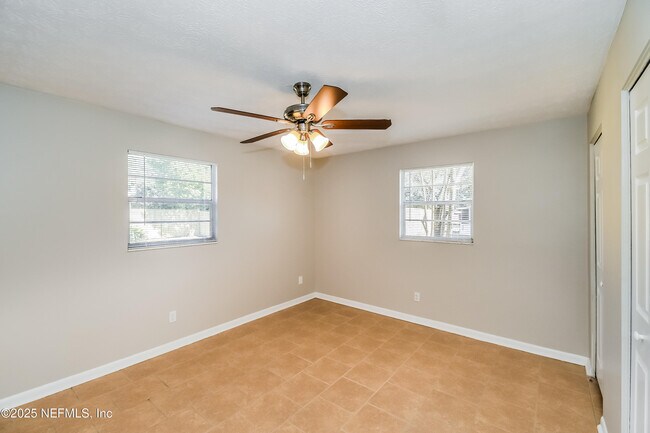 Building Photo - 1113 Grove Park Dr S