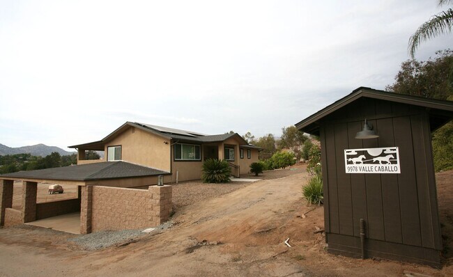 Building Photo - Valle Caballo Ln
