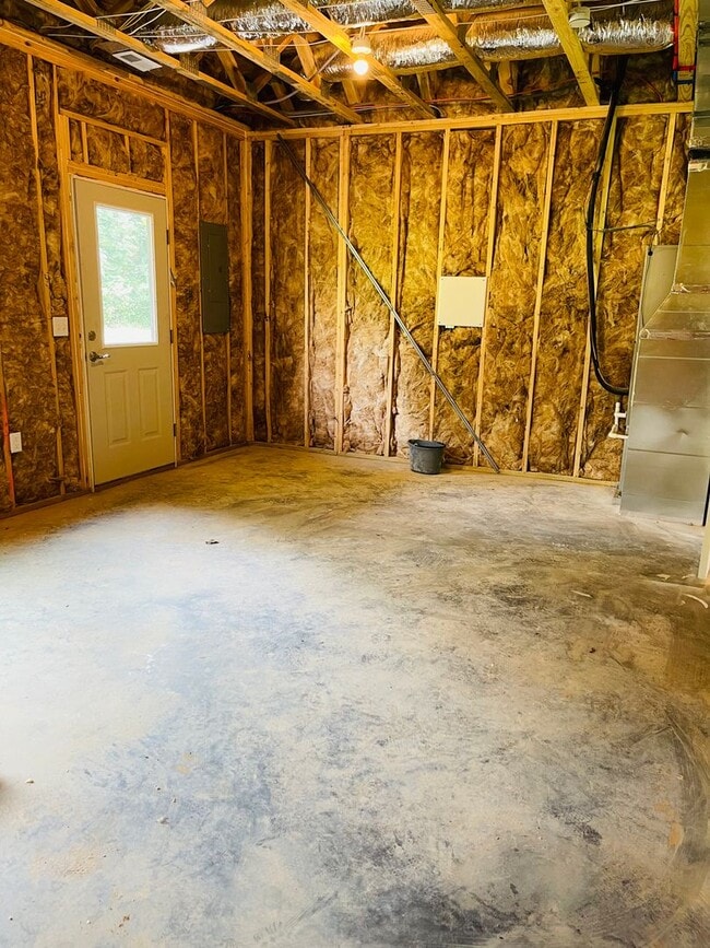 Building Photo - Like New Townhouse for Rent - END UNIT