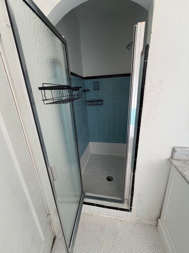 Building Photo - 2 Bedroom | 1 Bathroom | Single family home in Sacramento