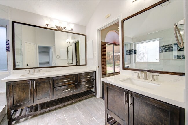 Building Photo - 115 Crimson Bay Dr