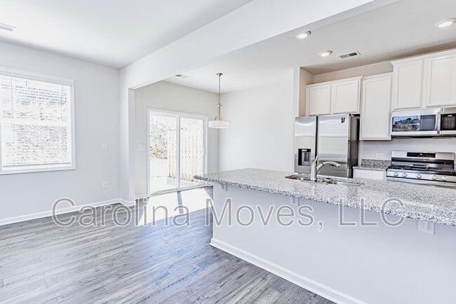 Building Photo - 221 Stone Fruit Ct