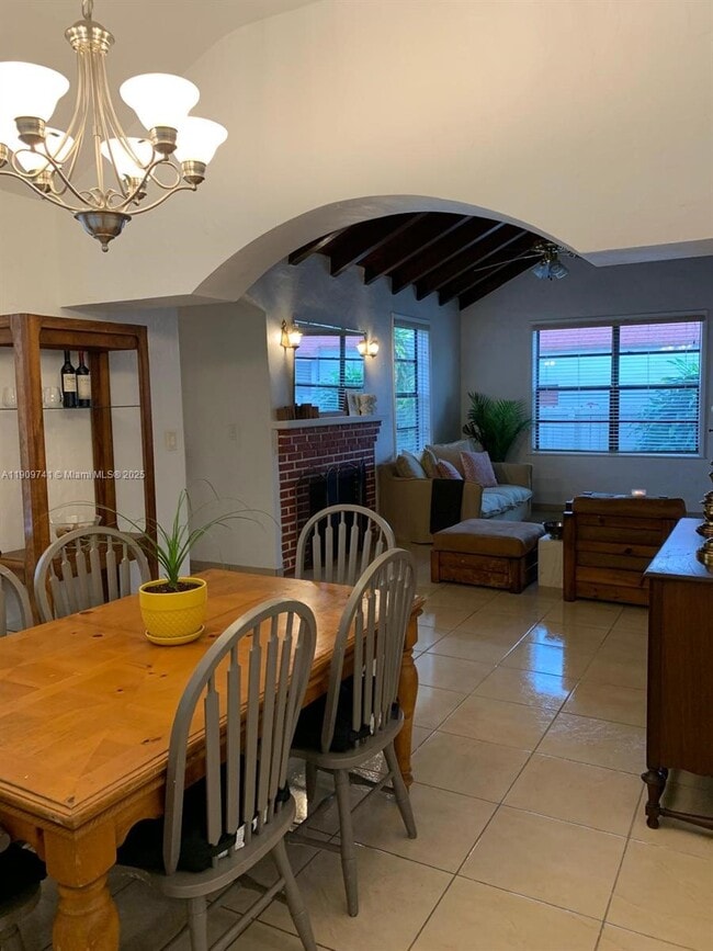 Building Photo - 1860 SW 17th Terrace