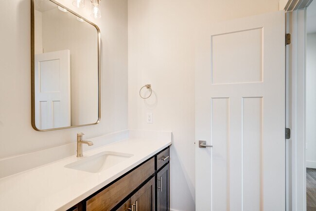 Building Photo - New Peaceful Retreat