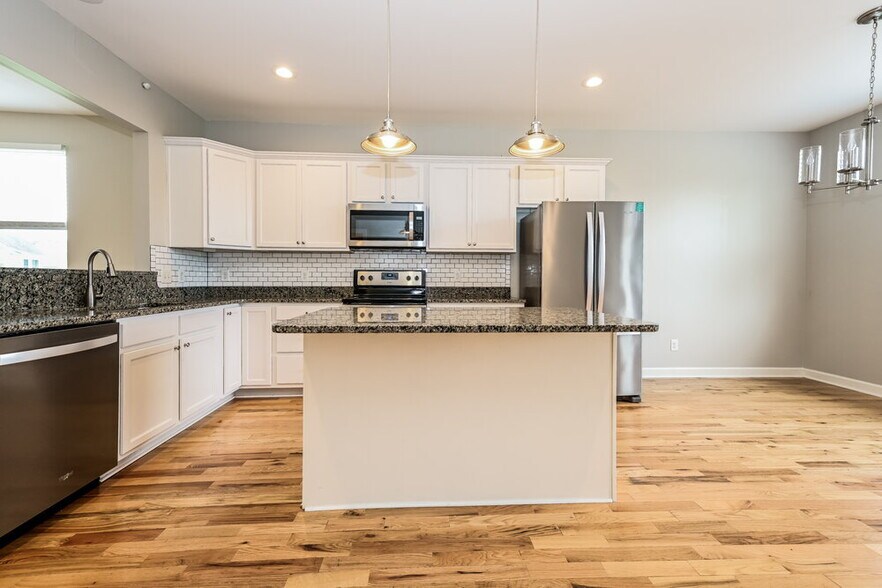 Building Photo - 513 Sarver Ave