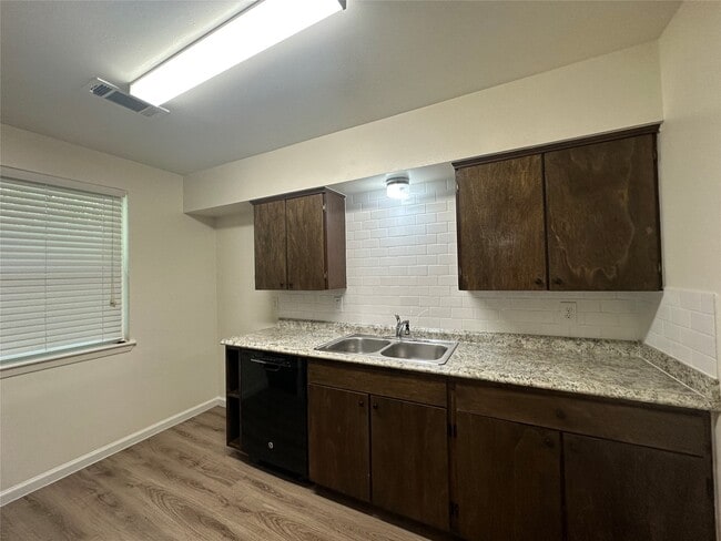 Building Photo - 5919 Ludington Dr