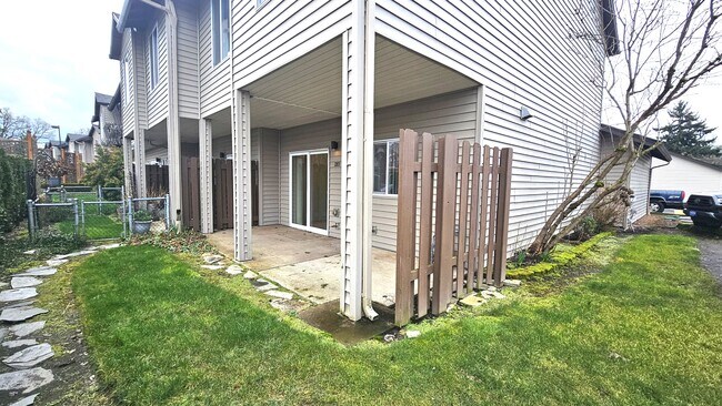 Building Photo - 5264 NE 121st Ave