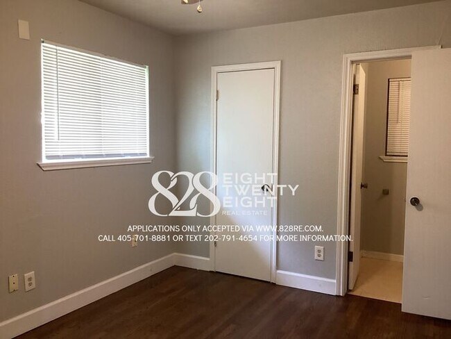 Building Photo - *AVAILABLE NOW* SPACIOUS 3 BED/1.5 BATH SINGLE FAMILY HOME IN MWC!